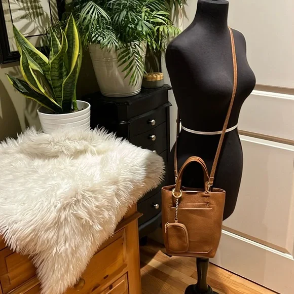 Brown Leather Tote Bag with Pouch - Picture 2 of 7